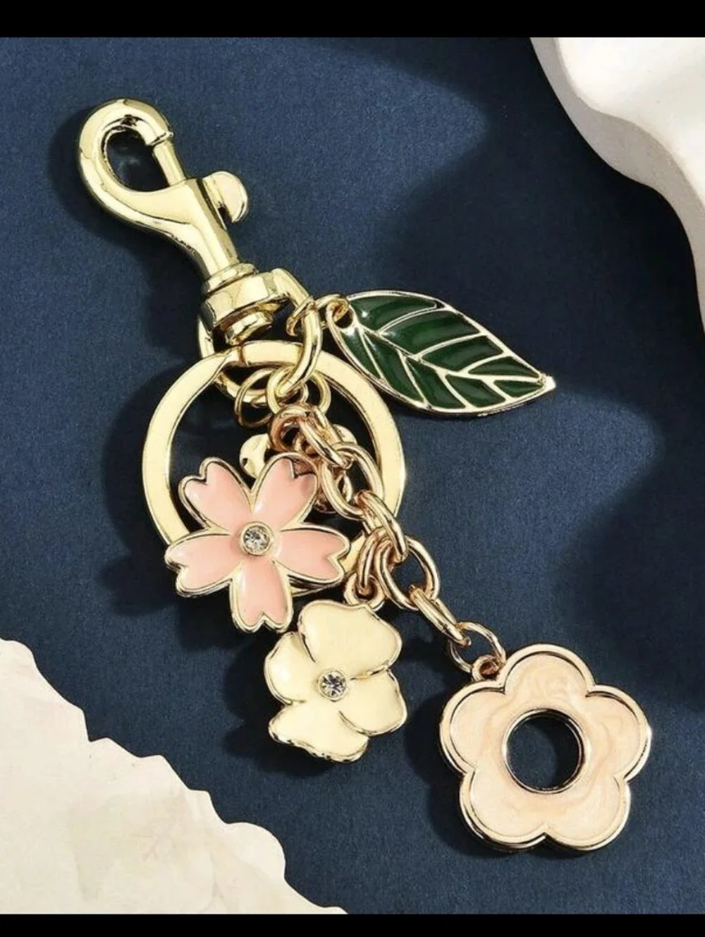 Beautiful Flower Bag Charm/ Keychain NEW - Picture 1 of 10